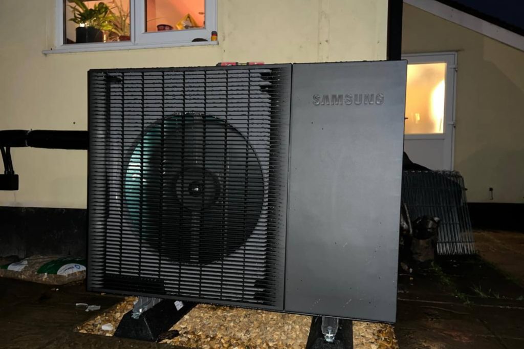 14kW Samsung High Temp Quiet Heat Pump Installation - Southampton - November 2023_2000x1333