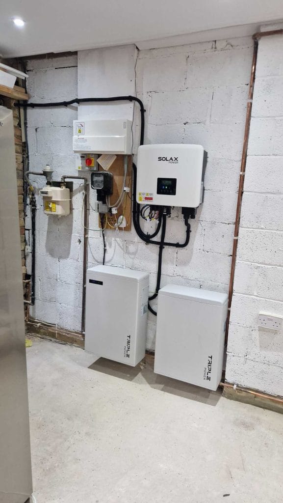 6kW-SolaX-Inverter-with-11.6kW-of-Battery-Storage-Basingstoke-July-2022